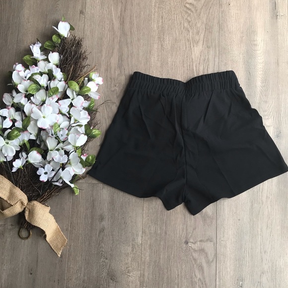 Women’s paperbag high waist shorts XL available ✅ - Picture 2 of 4